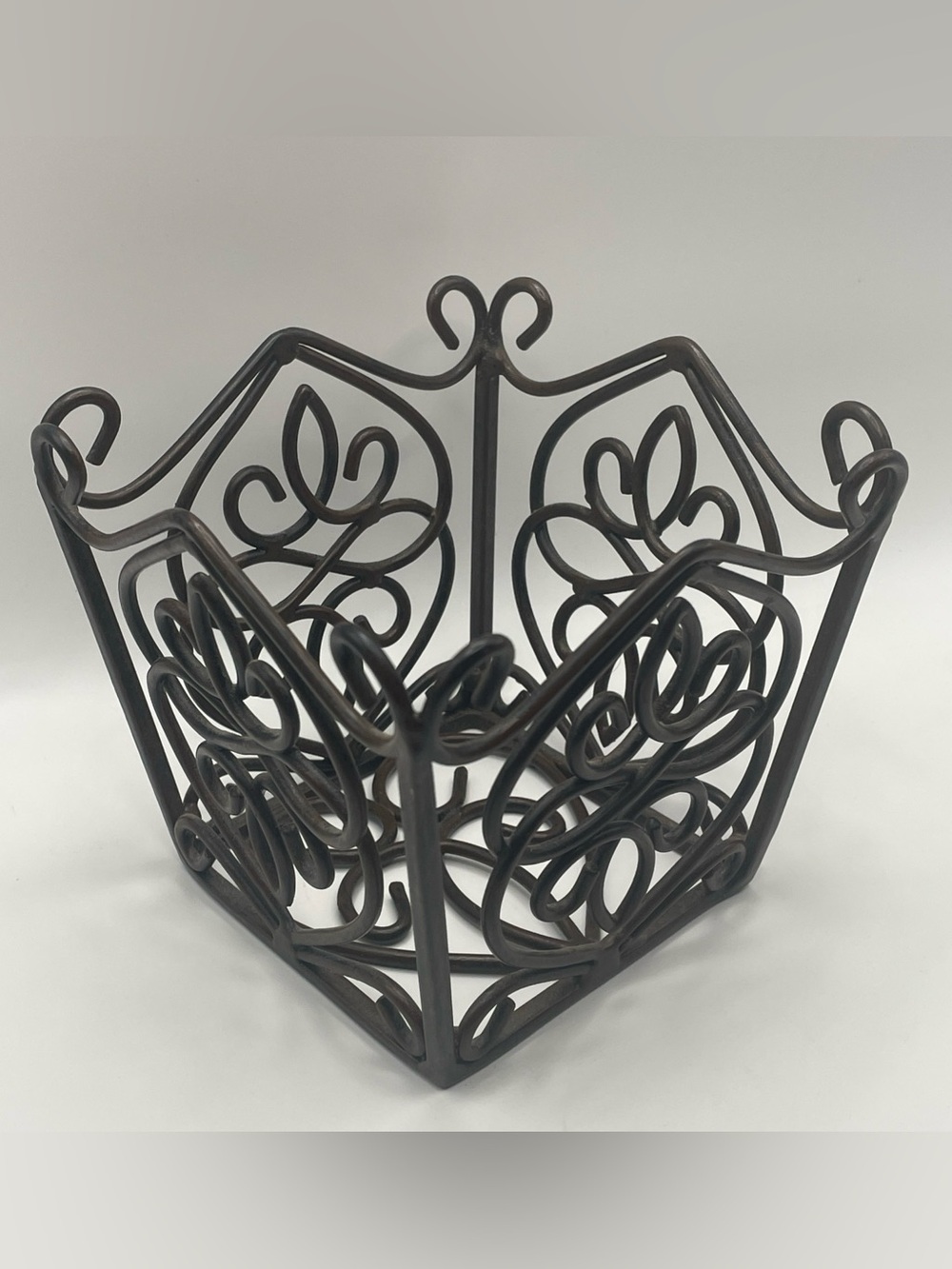 MEDIUM Southern Living at Home Antique Bronze Metal - Rosedale Plant Holder